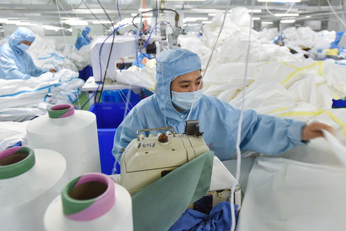 從無(wú)紡布原料到醫(yī)用防護(hù)服 廣東一企業(yè)全產(chǎn)業(yè)鏈條開足馬力支援疫情防控